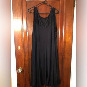 Black dress with lace design (NWT)